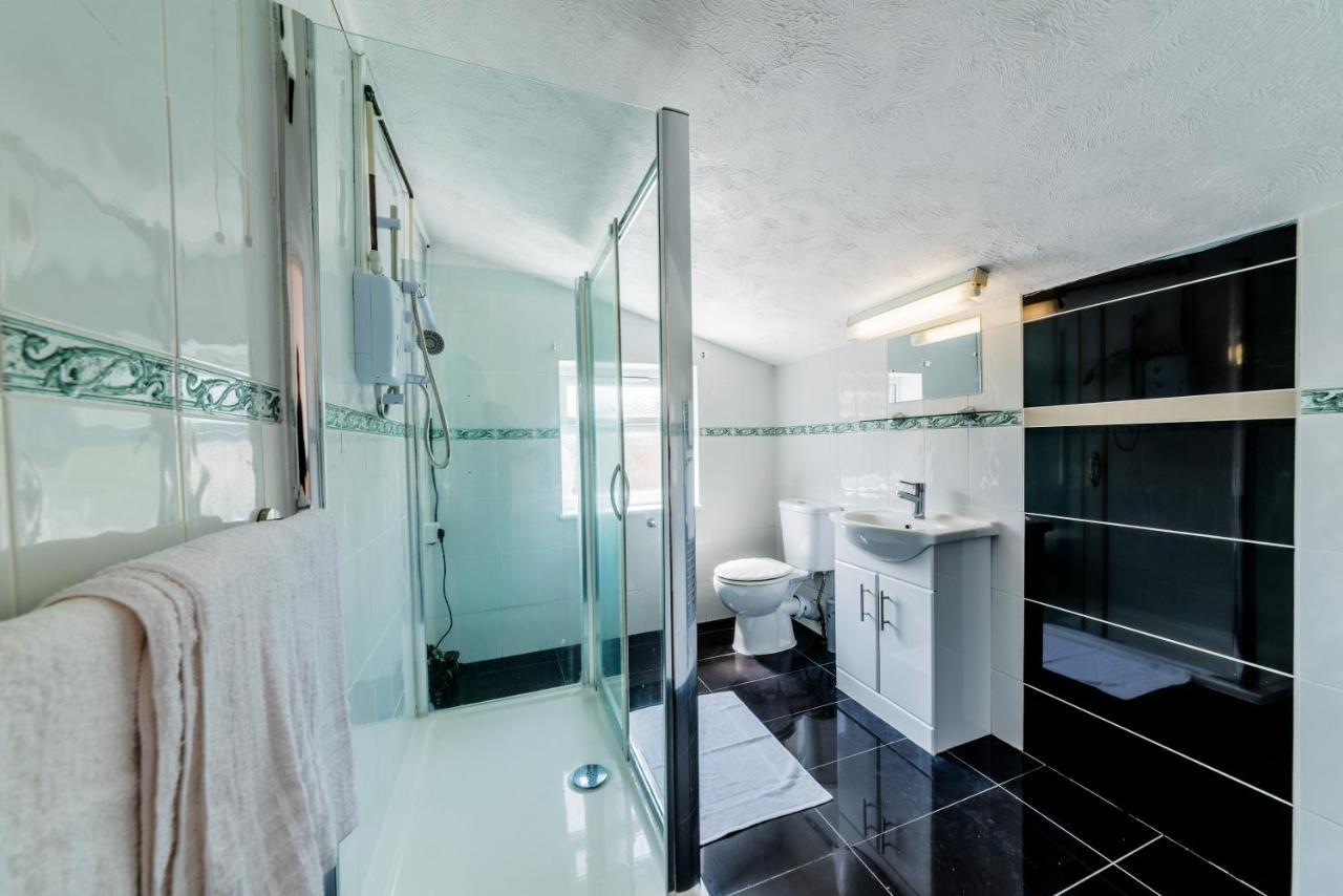 Stylish 3-Bed Terraced House With Wi-Fi Daire Chatham  Dış mekan fotoğraf
