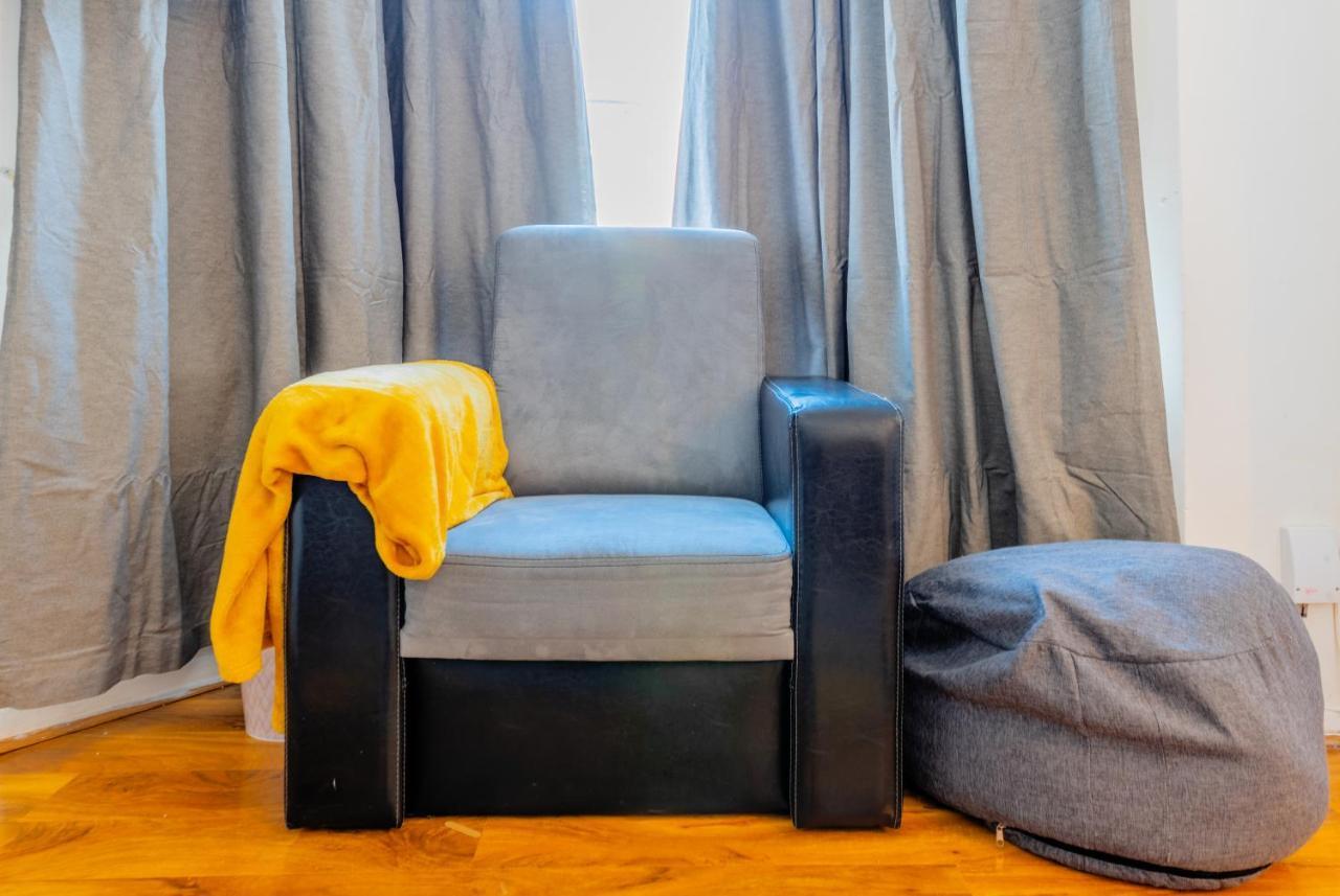 Stylish 3-Bed Terraced House With Wi-Fi Daire Chatham  Dış mekan fotoğraf